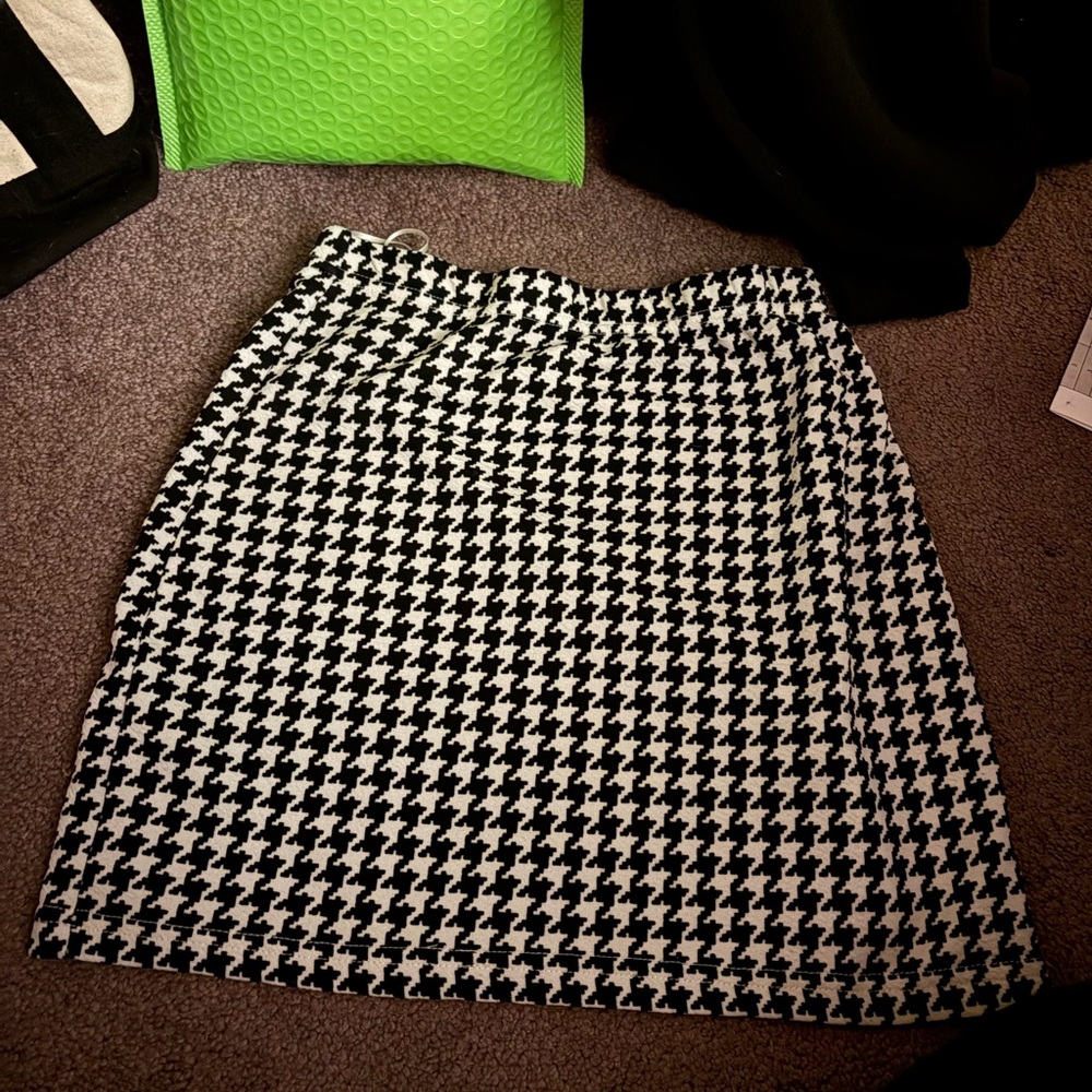 Black and White Houndstooth Pencil Skirt